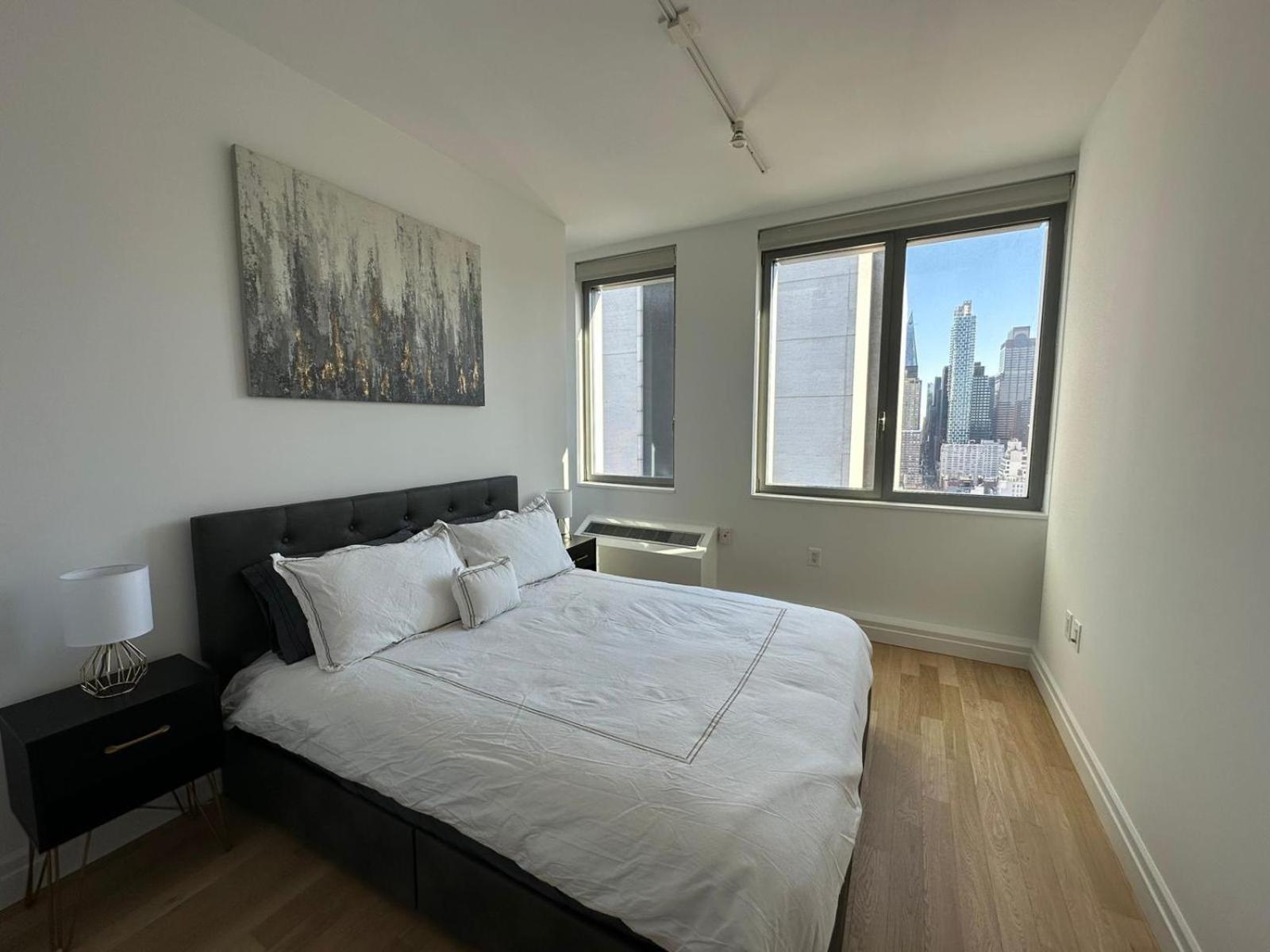 Time Square Apartment *